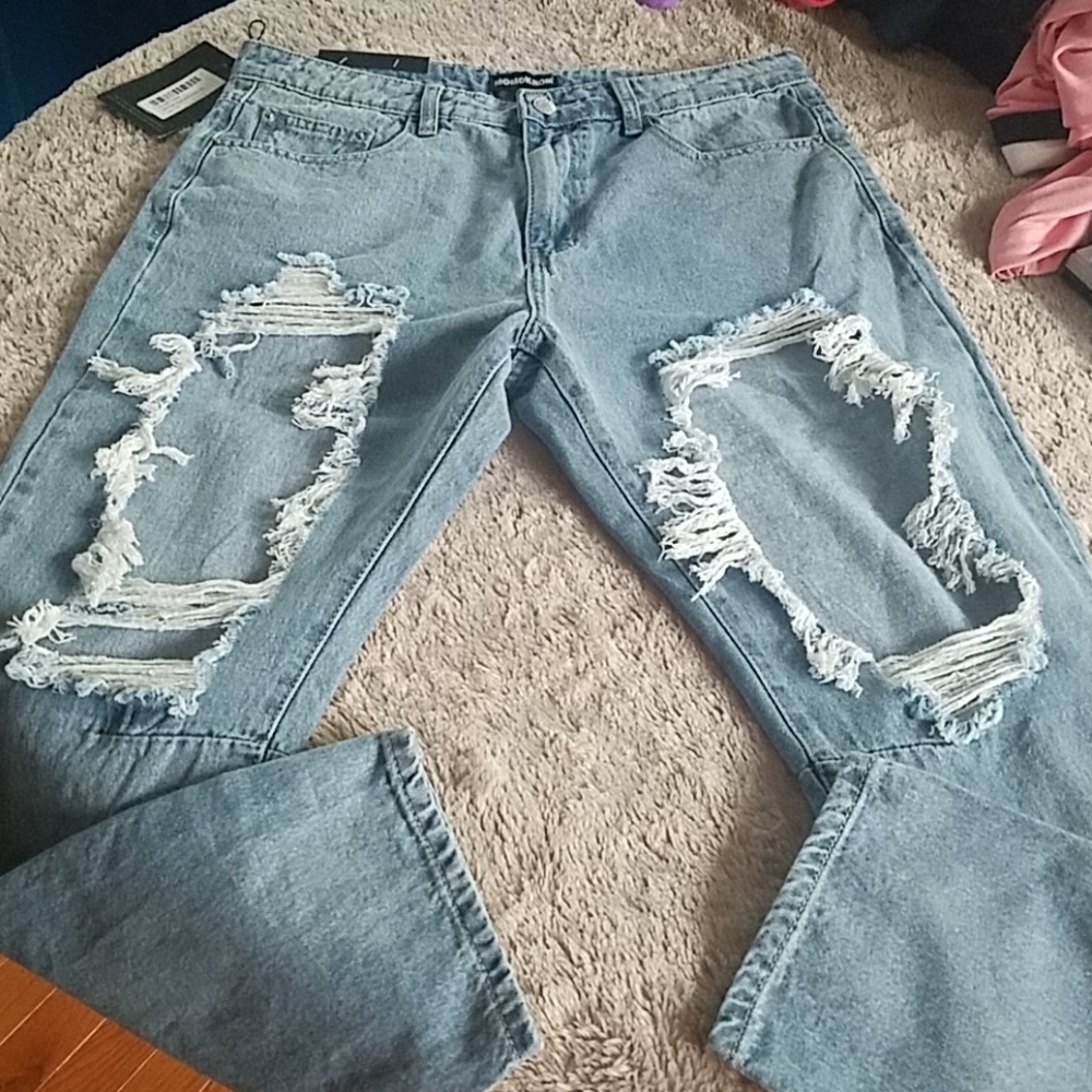 PrettyLittleThing Blue Distressed Boyfriend Jeans